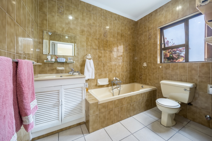 4 Bedroom Property for Sale in Kenridge Western Cape